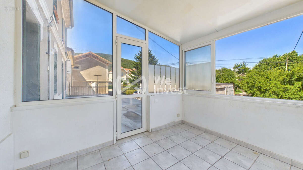 Maison 120 m² à Saint-Laurent-Du-Pape  - photo 8