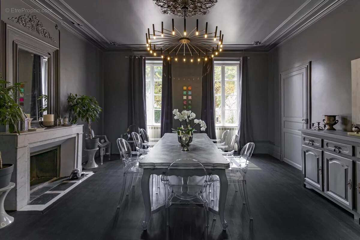 Château d’Exception avec Dépendances, Piscine et Jardin Paysager – Proche de St Jean d’Angély - photo 4