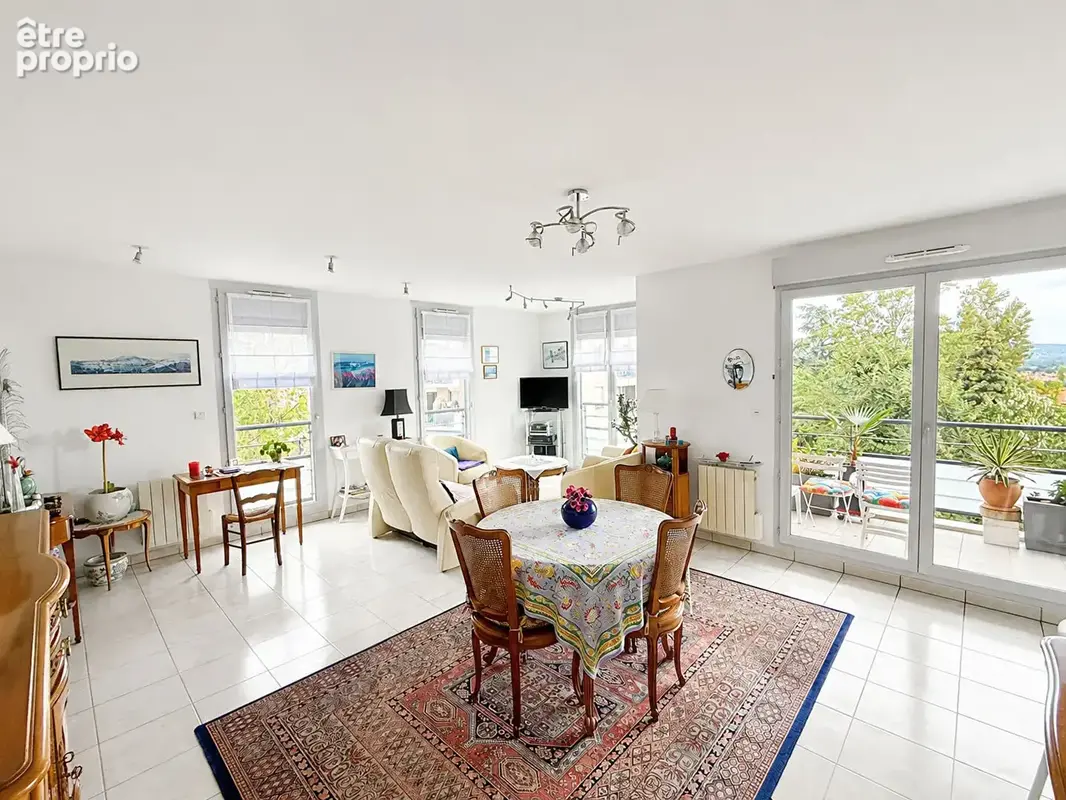 Rare ! t-4 récent , 3 chambres , 2 balcons ,garage double - photo 3