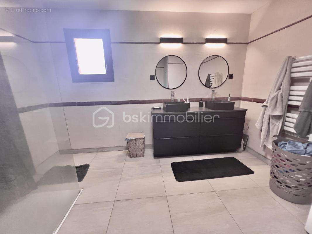 Maison à CHAMOUX-SUR-GELON