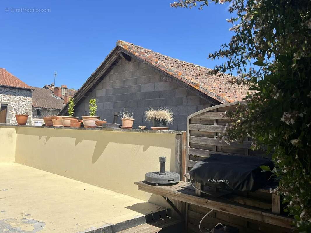Maison de village de 156m² (4 ch) avec grange et jardin - photo 13