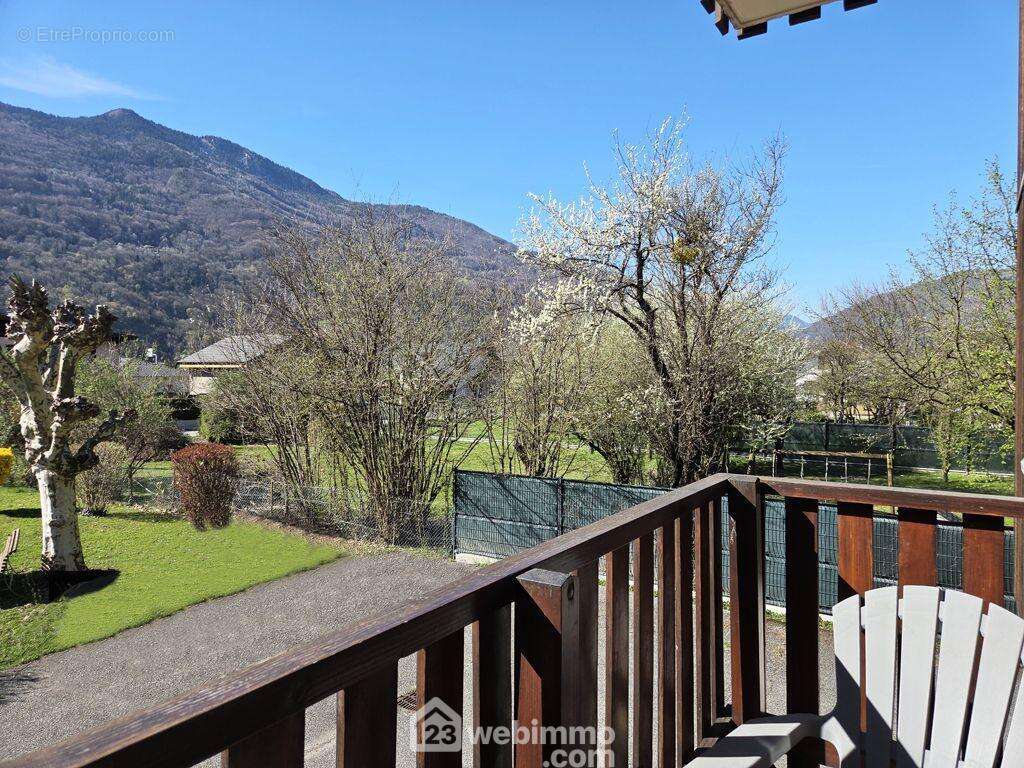 à la vue dégagée sur les montagnes. - Appartement à LA BATHIE