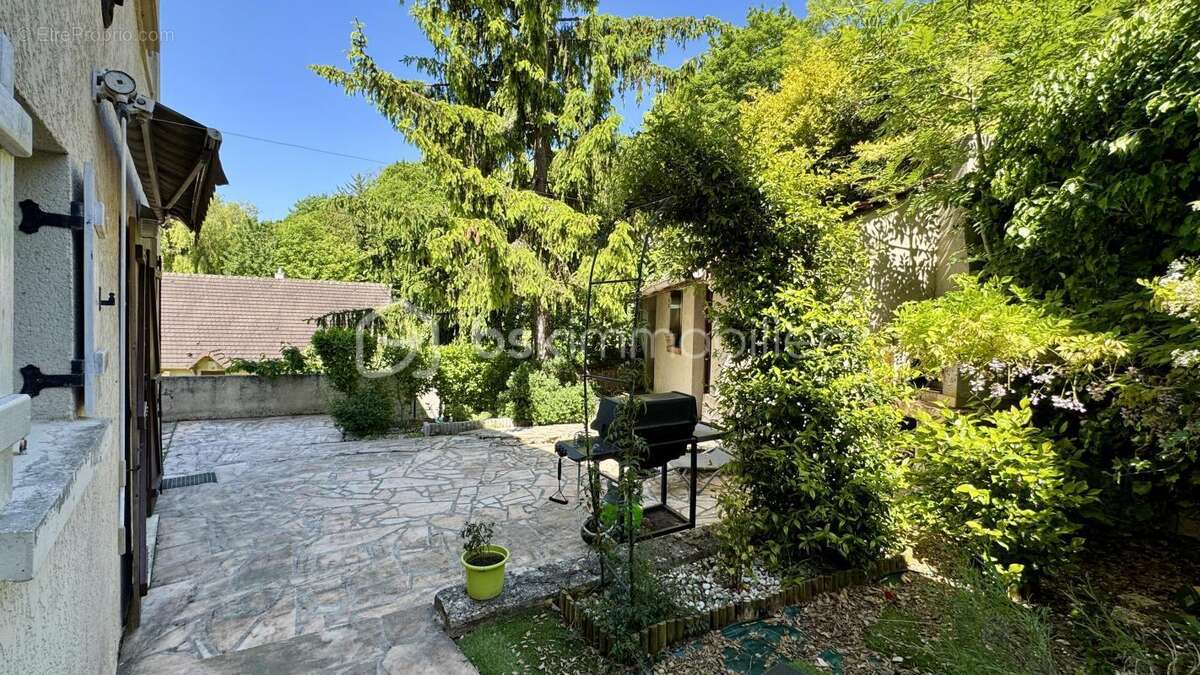 Maison de caractère à Crépy-en-Valois – Un cadre de vie paisible et pratique - photo 3