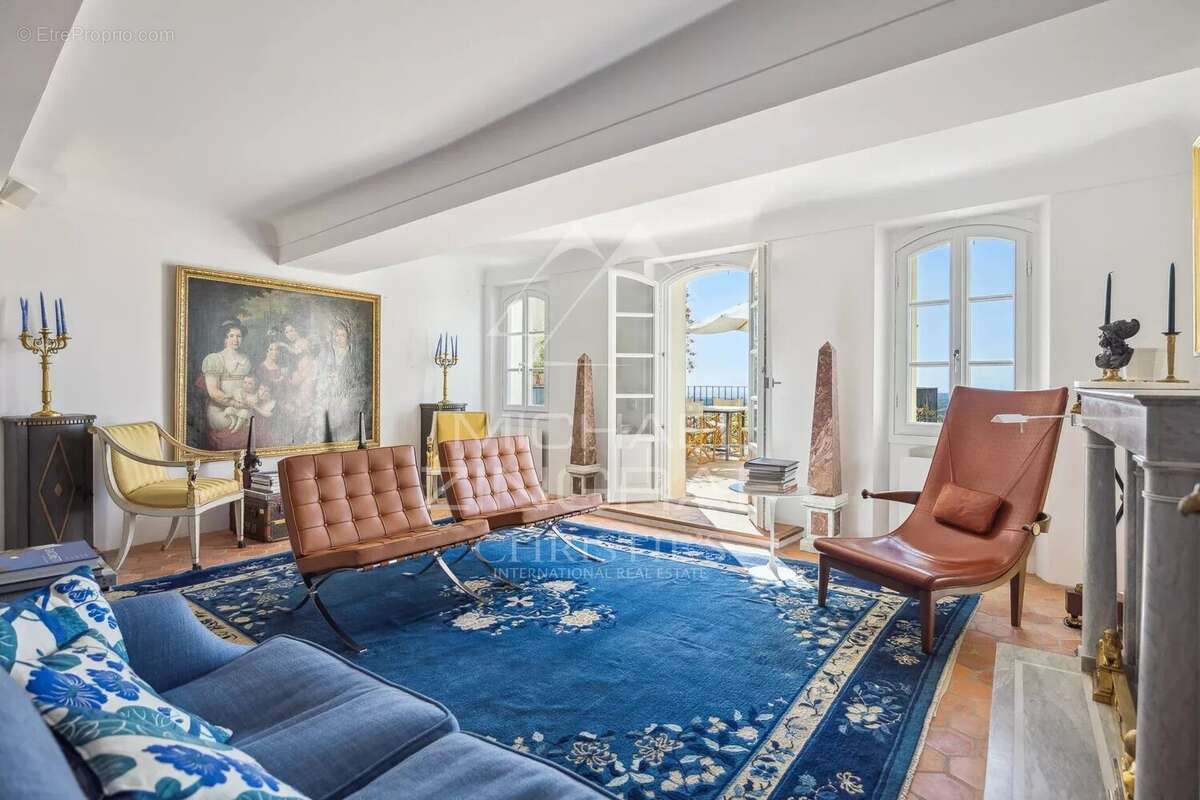 Maison à CHATEAUNEUF-GRASSE