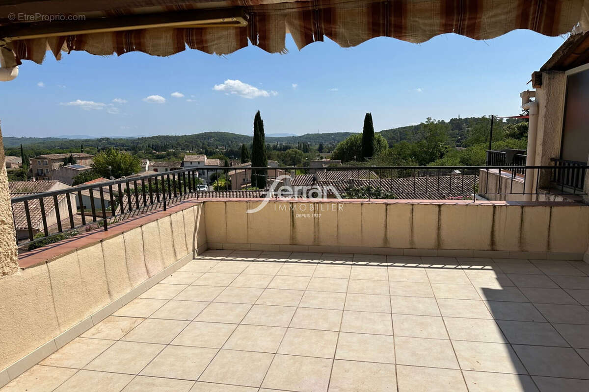 Appartement à LORGUES