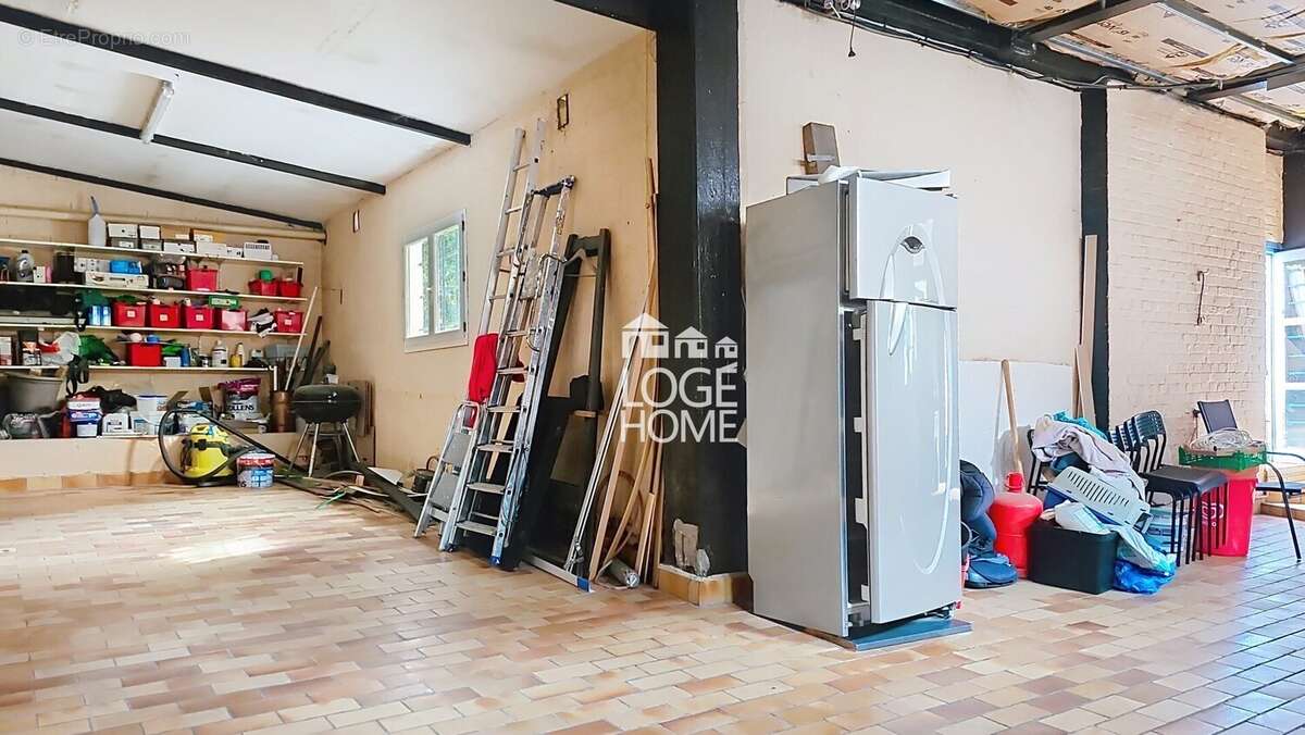 Gareg de 60 m² - Maison à HENIN-BEAUMONT