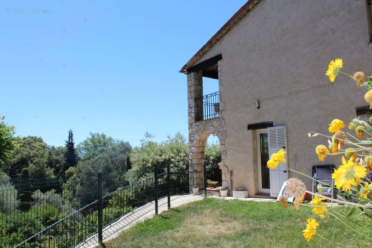 GRASSE, Belle Villa 5 P, position dominante - photo 4