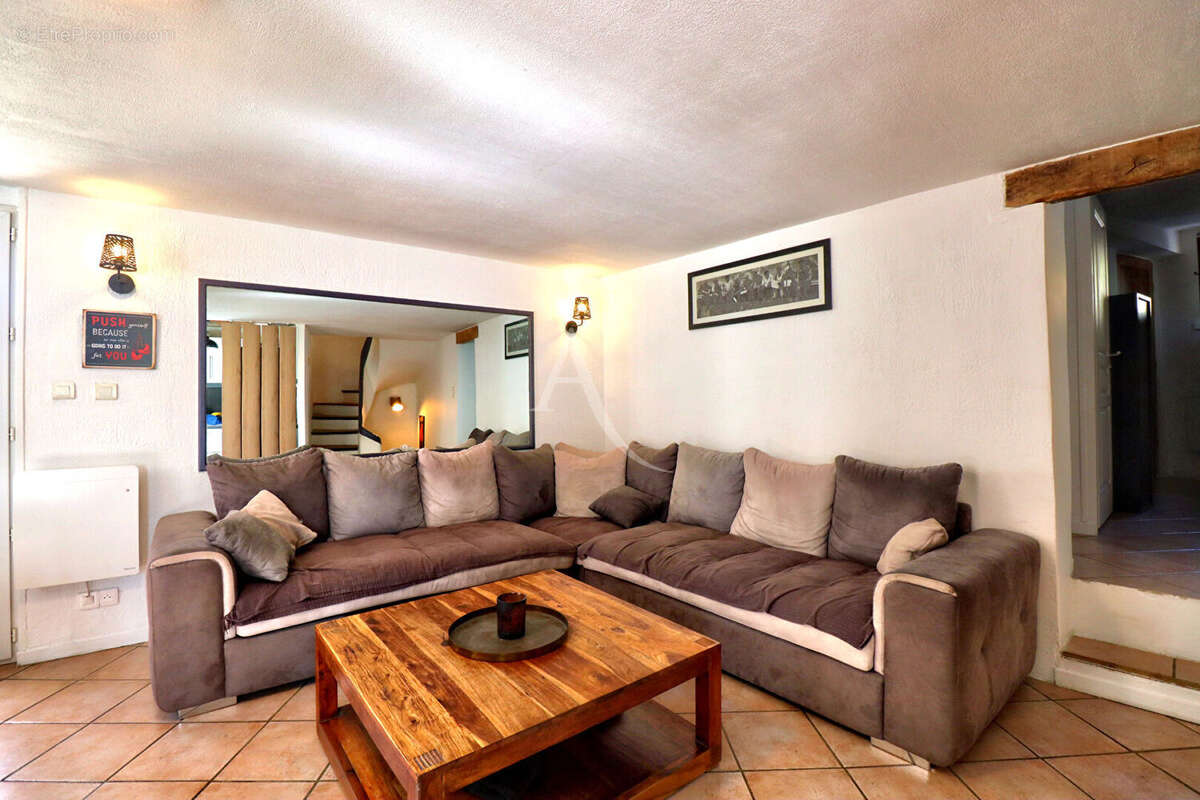 Maison de village avec terrasse, garages, cave a rians - photo 5