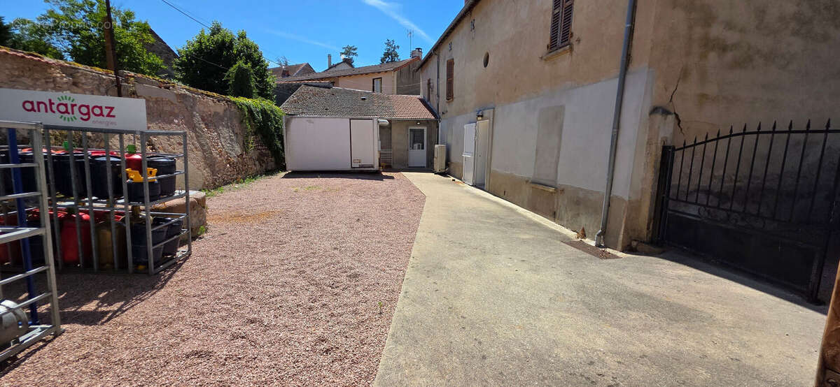 Commerce à LAPALISSE