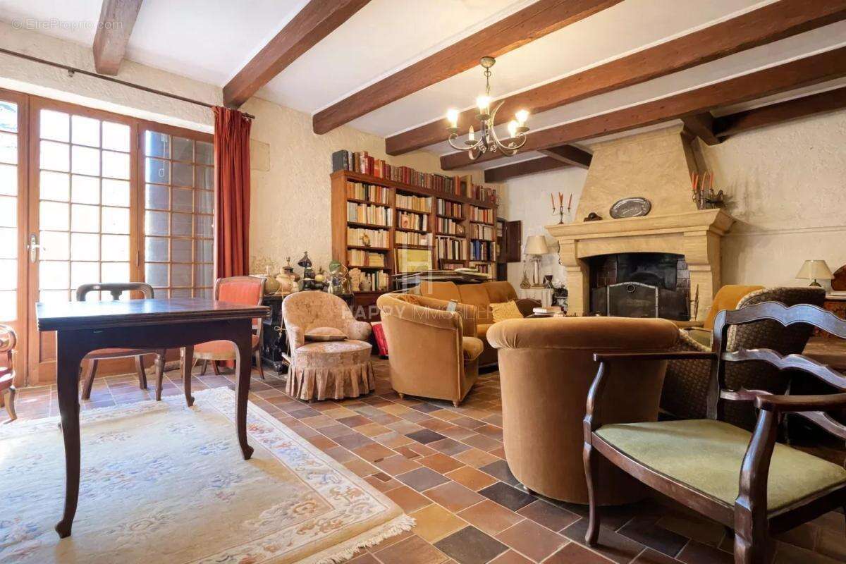 Maison à MOURIES