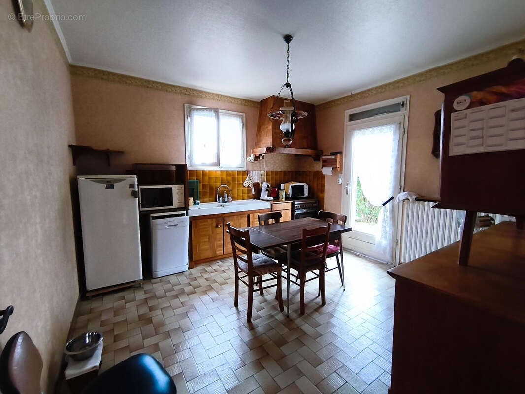 Maison familiale avec sous-sol complet et terrain clos - photo 6