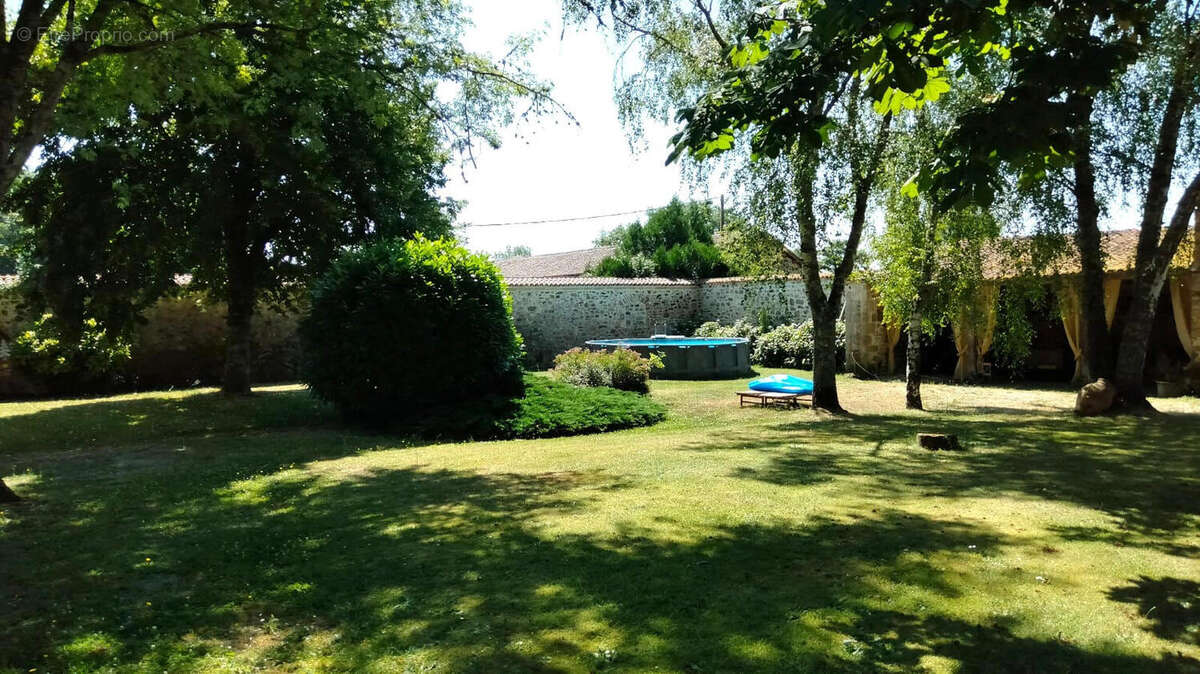 JARDIN - Maison à ANSAC-SUR-VIENNE