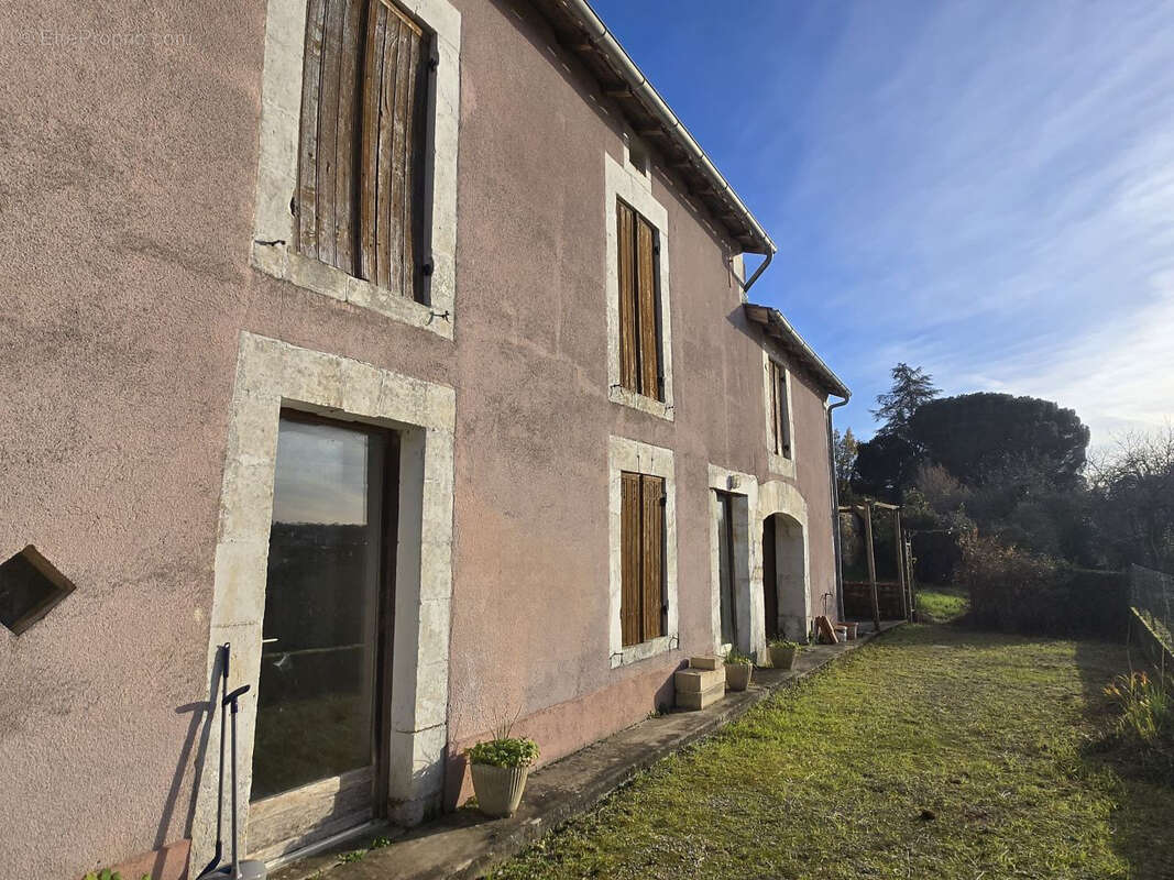 Maison en pierres au cœur de Villamblard avec 2 habitations! - photo 13