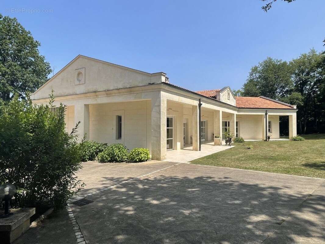 Maison à TERRASSON-LAVILLEDIEU