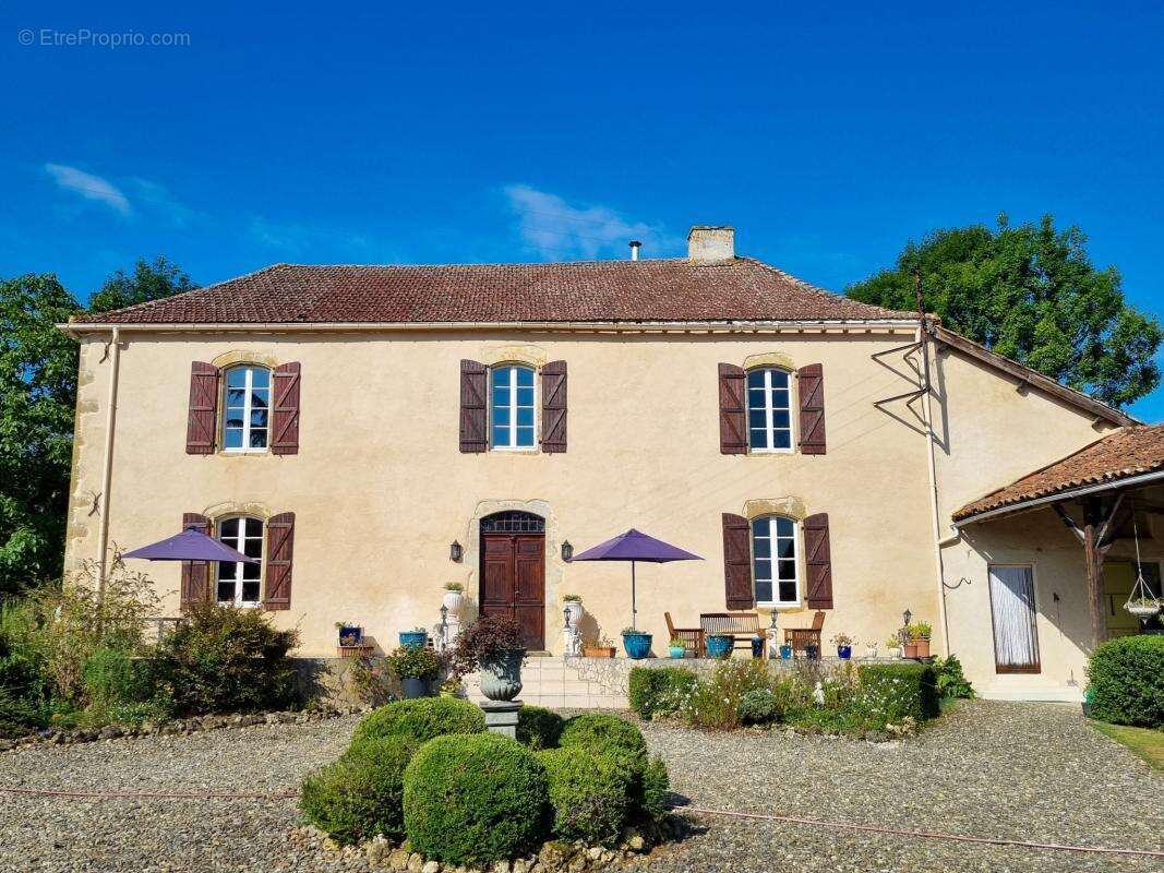 Maison à LADEVEZE-RIVIERE