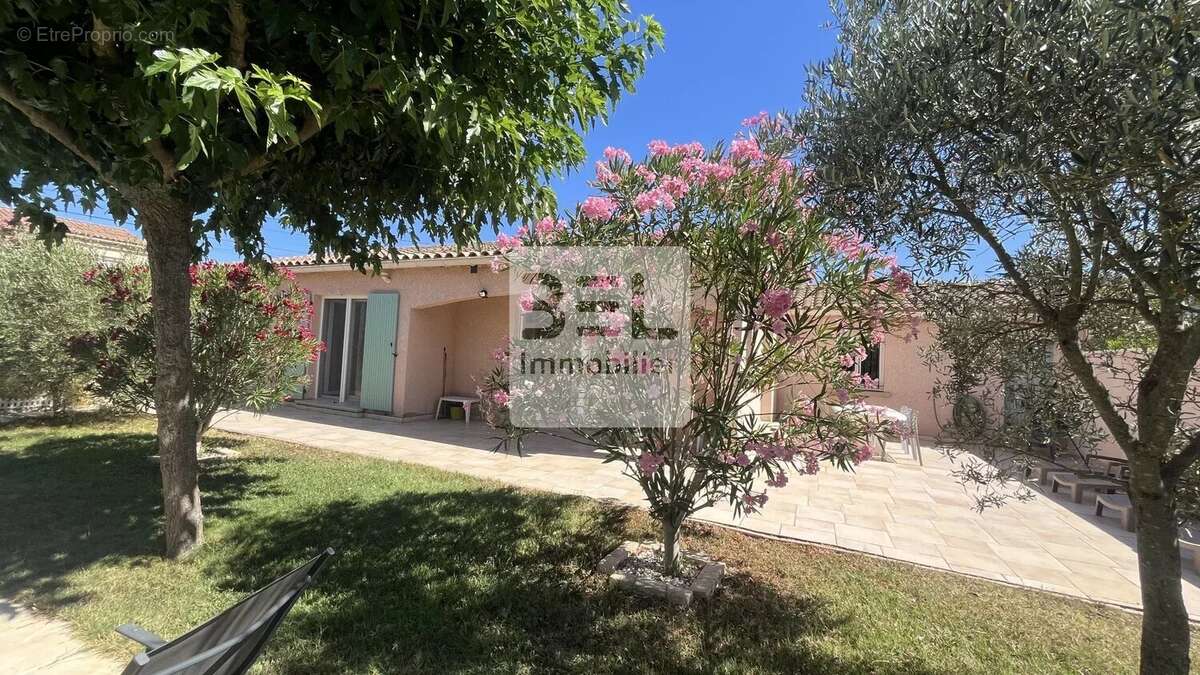 Maison à SAINT-LAURENT-DE-CARNOLS