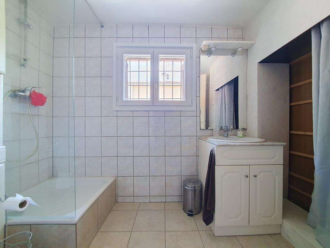 Maison - Mitoyenne - 3 Chambres - Buanderie - Abri de jardin - Jardin - Garage - Proche toutes commodités - photo 19