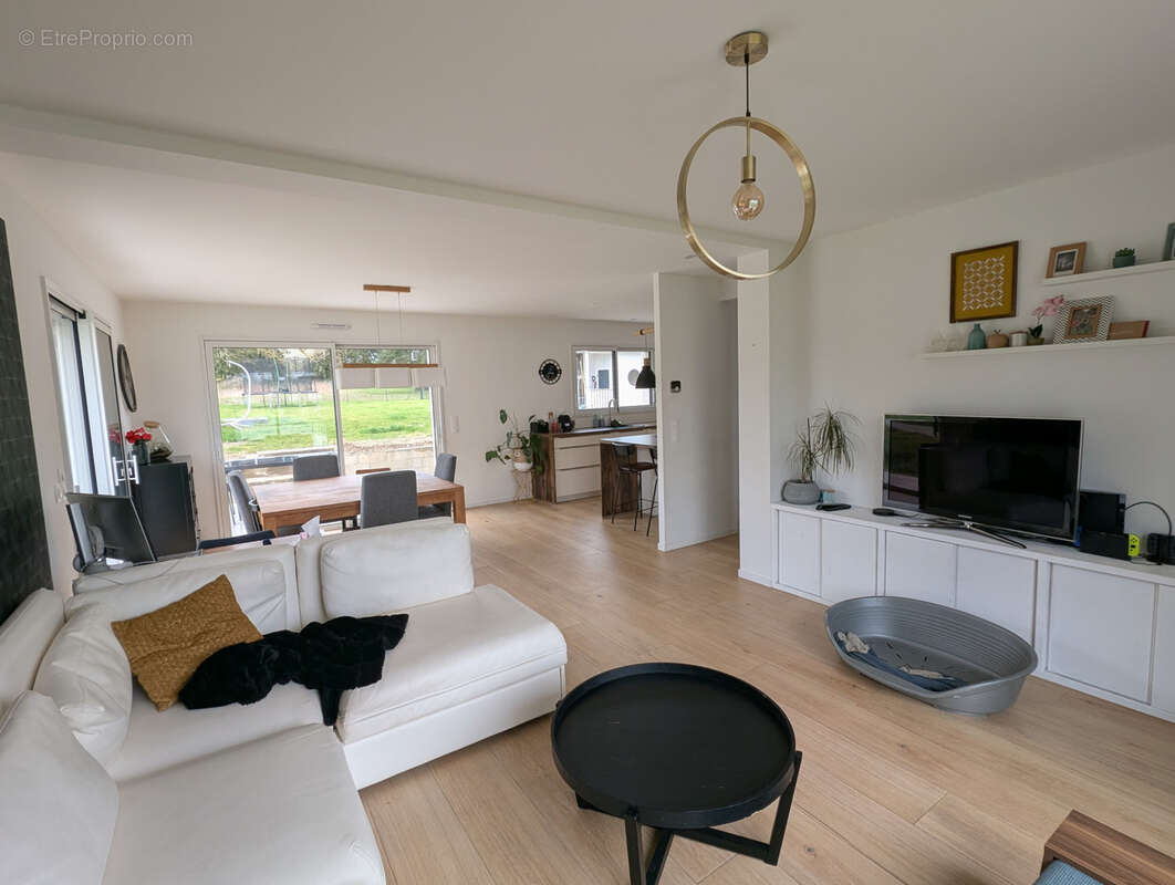 Maison à LA QUEUE-LES-YVELINES