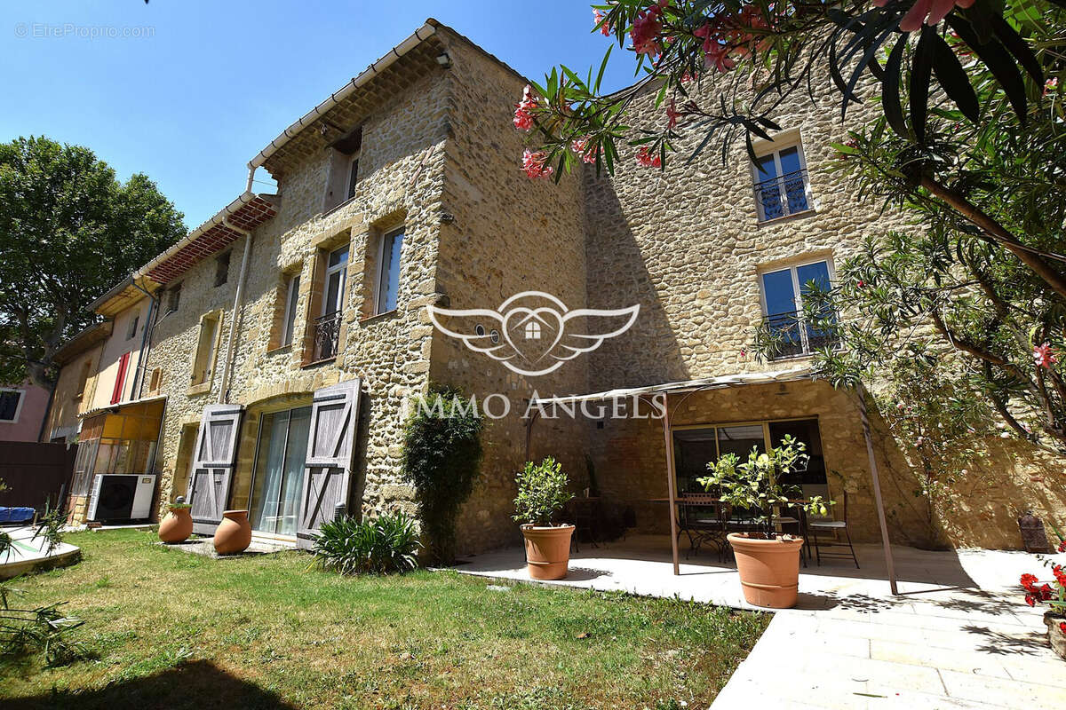 Maison 341 m² à Sainte-Cecile-Les-Vignes  - photo 4