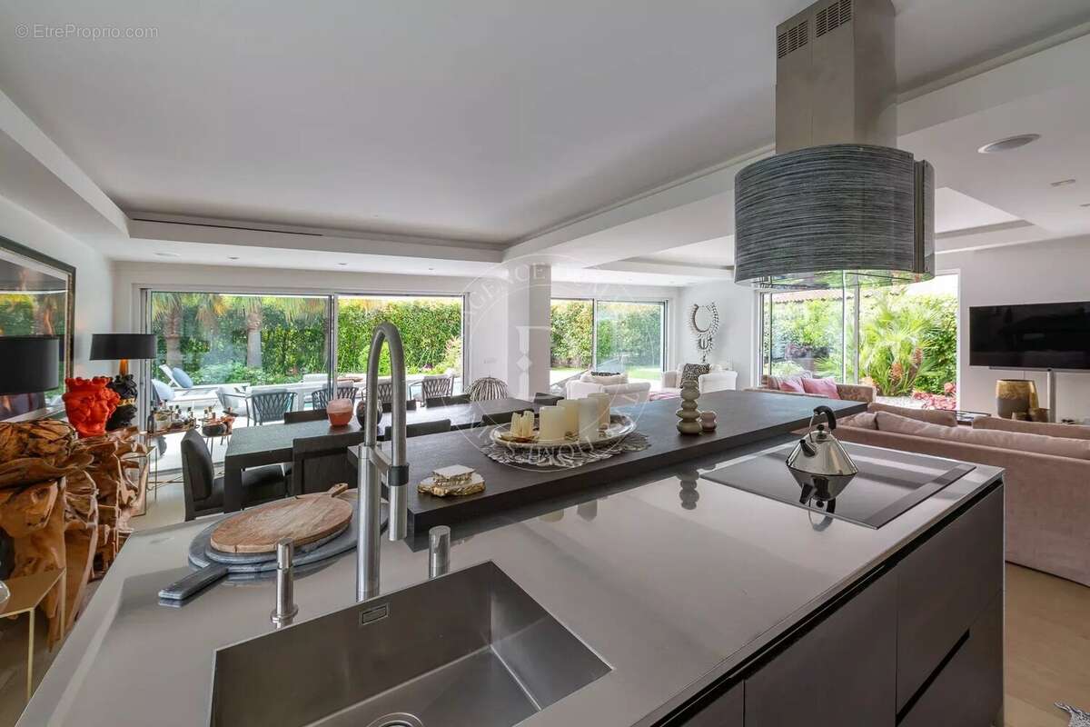 Appartement à BEAULIEU-SUR-MER