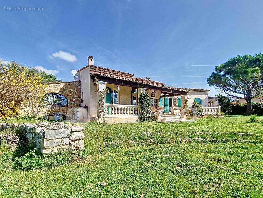 Maison à SAINT-CEZAIRE-SUR-SIAGNE