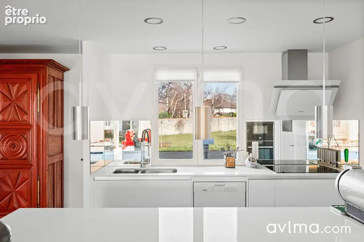 A deux pas de Feucherolles, dans un cadre exceptionnel - Maison familiale aux volumes généreux - photo 3