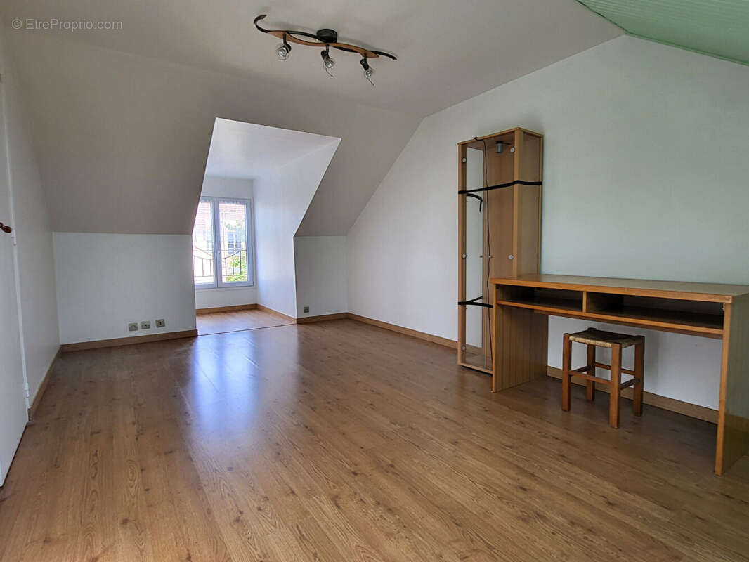 Maison à LES CLAYES-SOUS-BOIS