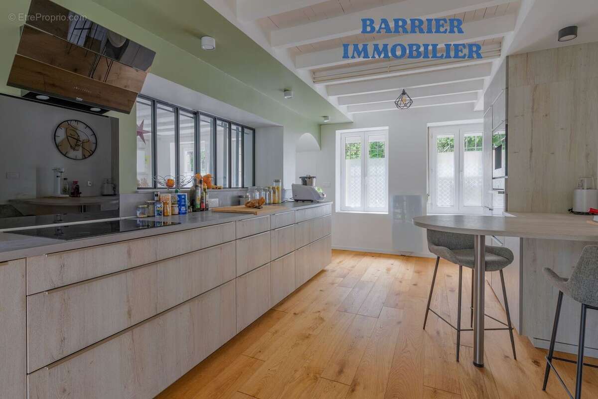 Maison à VAULX-MILIEU