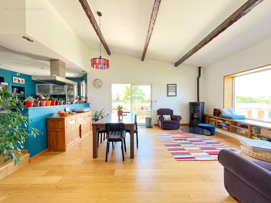 Maison à SAINT-GENIS-LAVAL