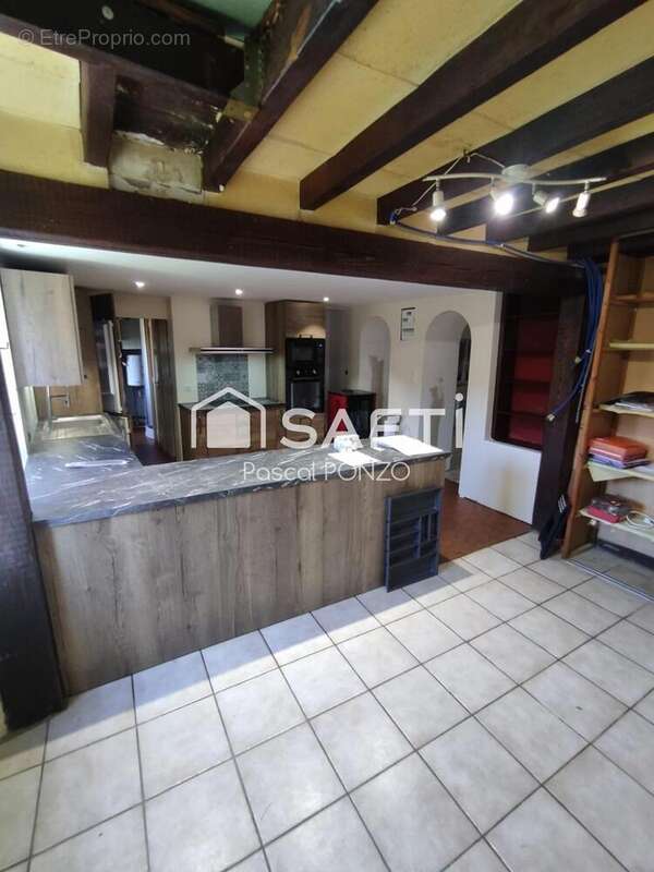 Maison 120 m² à Saint-Yrieix-Les-Bois  - photo 8