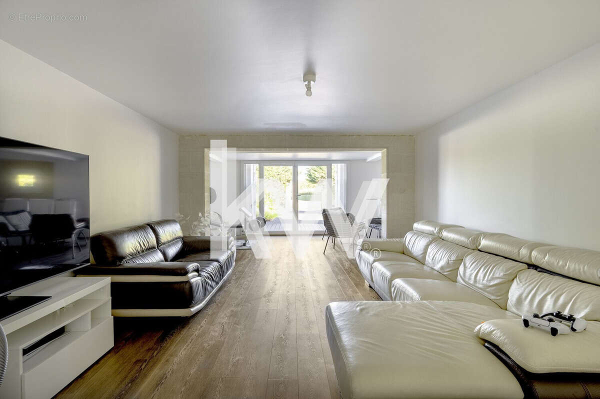 Maison 203 m² à Le Haillan  - photo 9