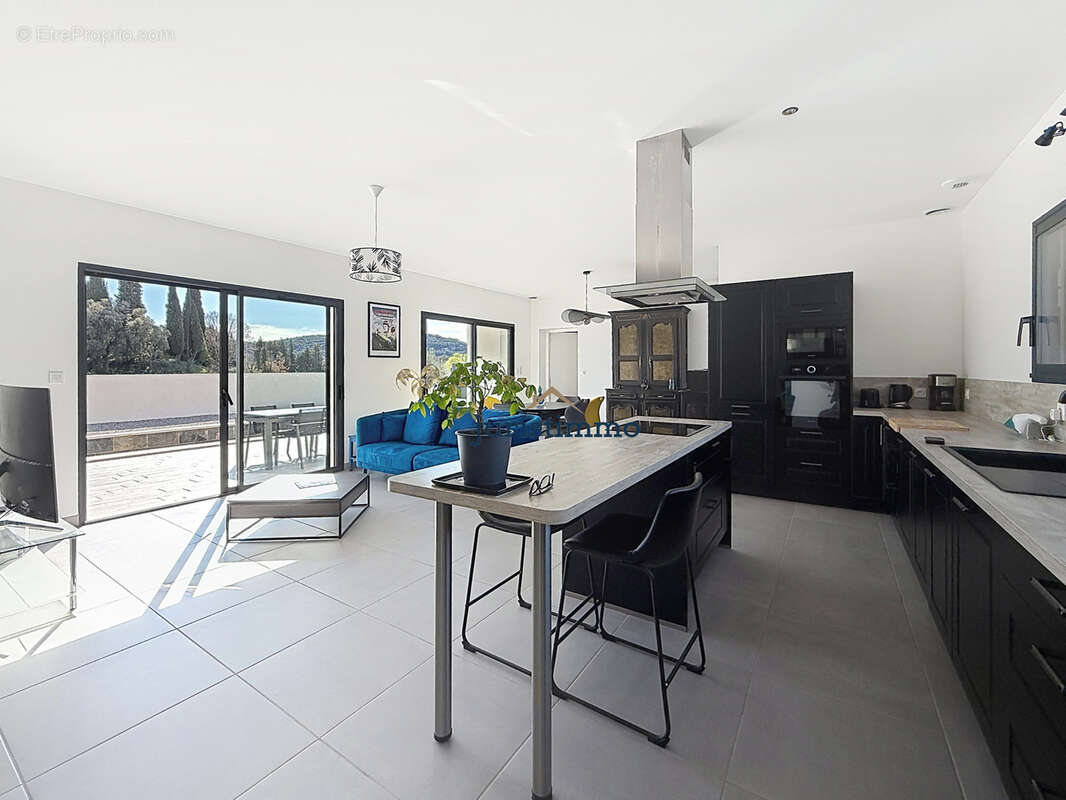 COUP DE COEUR ! Villa d’architecte contemporaine de 2023 avec piscine, garage et vue dégagée à 180o à Vaison-l - photo 9