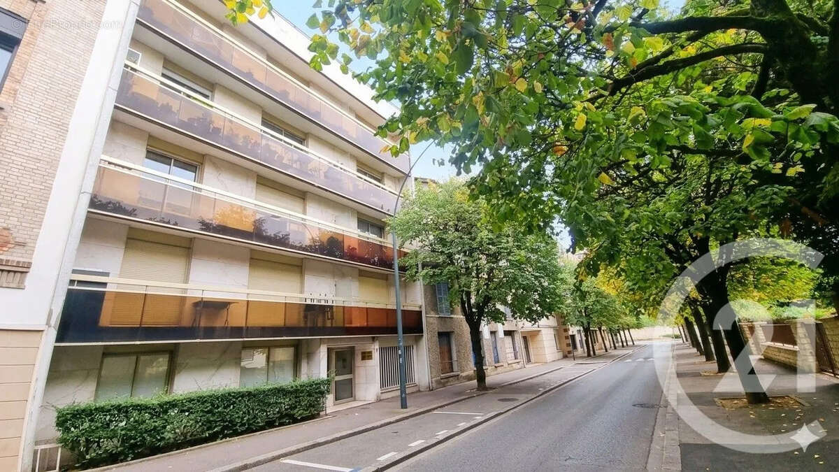Appartement à SAINT-MAUR-DES-FOSSES
