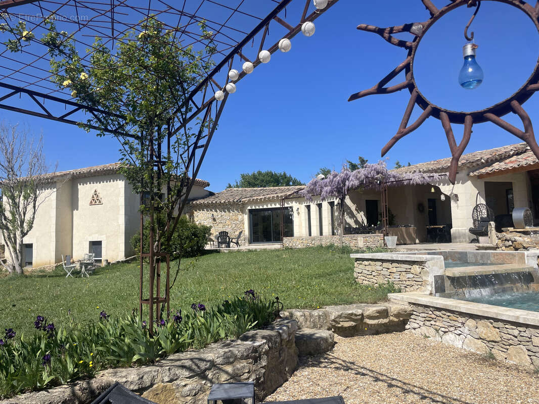 Maison à SAINTE-CECILE-LES-VIGNES
