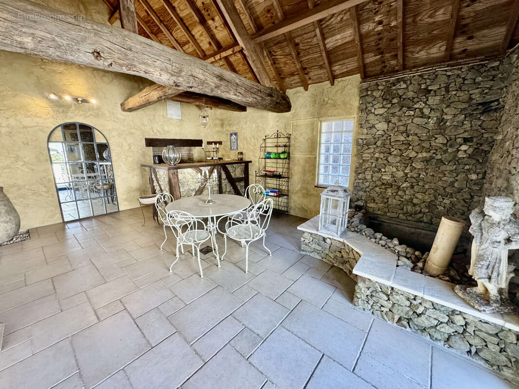 Maison à HOUDAN