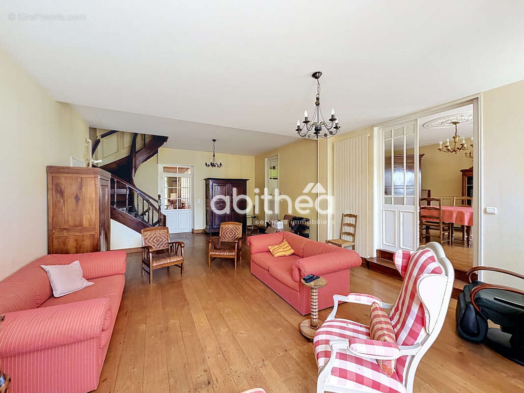 Ruffec Maison de ville 178 m2 3 chambres - photo 10