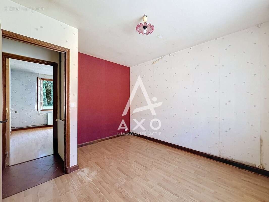 Maison familiale avec garage et dépendance - photo 9