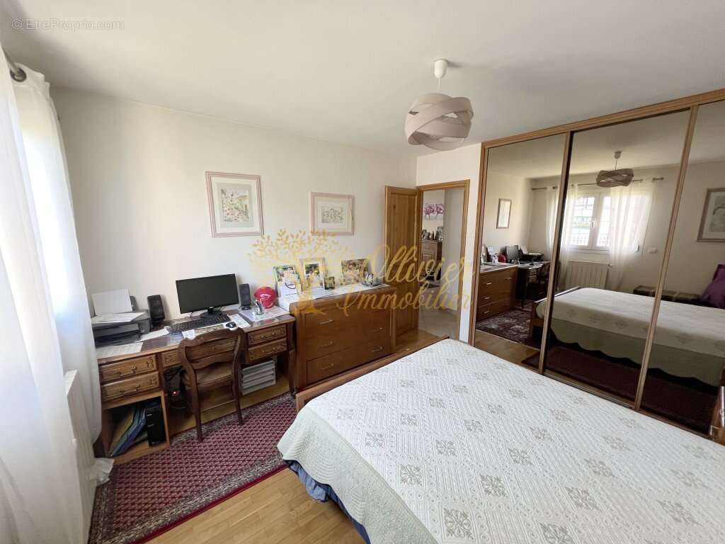 Maison à LA QUEUE-EN-BRIE