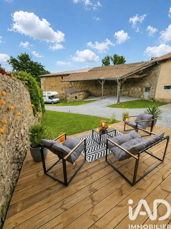 Photo 1 - Maison à SAINT-MARTIN-LA-SAUVETE