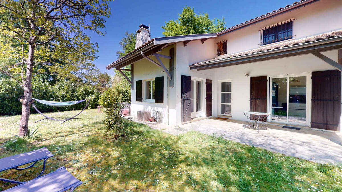Maison à LEOGNAN