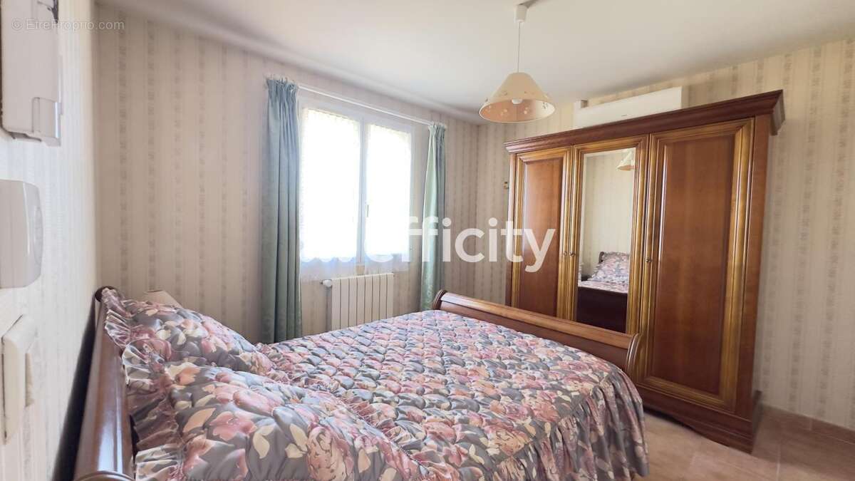 Maison à SAINT-LAURENT-DE-CARNOLS