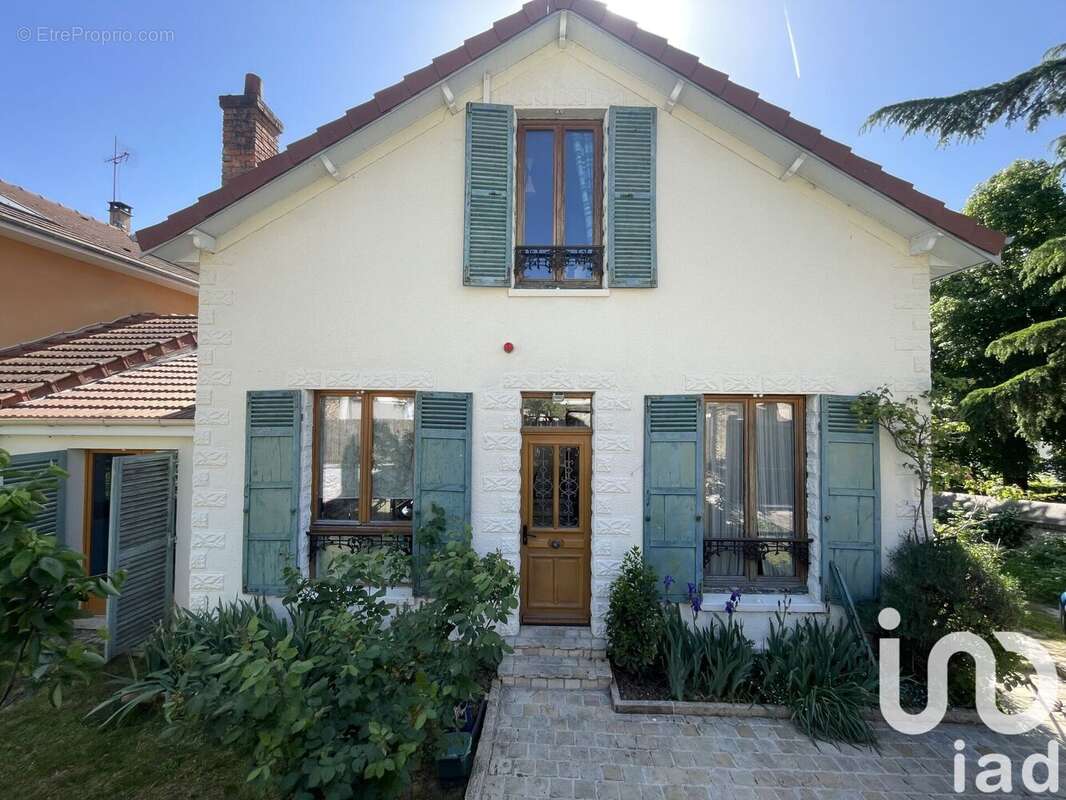 Photo 2 - Maison à BURES-SUR-YVETTE