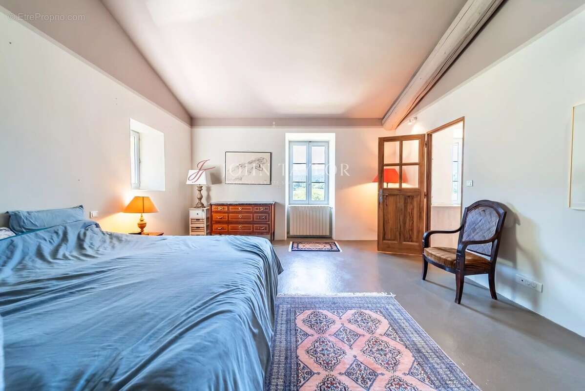 Mas en Pierre d'Exception à Vendre à Ménerbes : Charme Provençal et Piscine Chauffée - photo 12