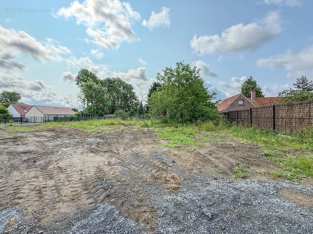 Terrain à BACHY