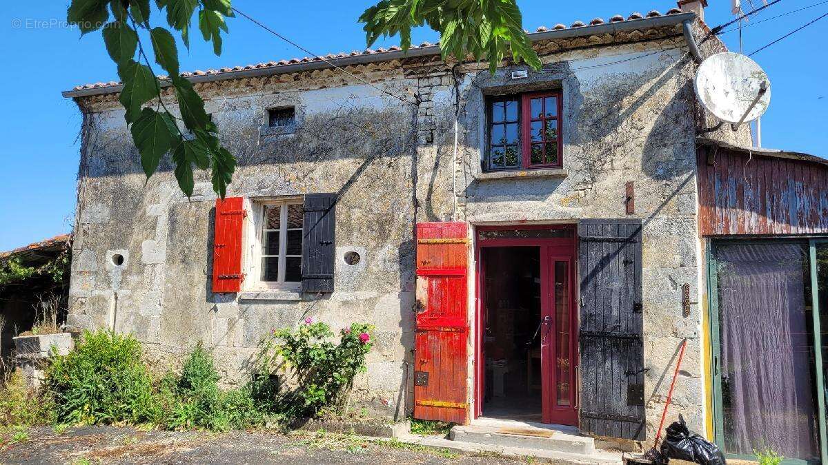 Maison à SAINT-MANDE-SUR-BREDOIRE