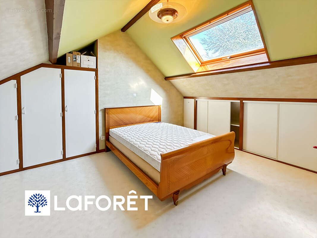 Maison à SAINTE-GENEVIEVE-DES-BOIS