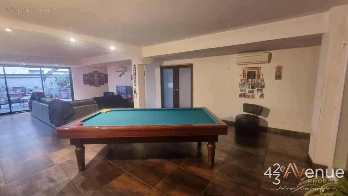 Appartement à LE CHAMBON-FEUGEROLLES