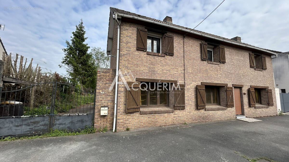 Maison à OSTRICOURT