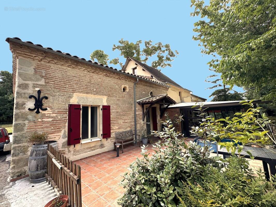 Maison à VIRAZEIL