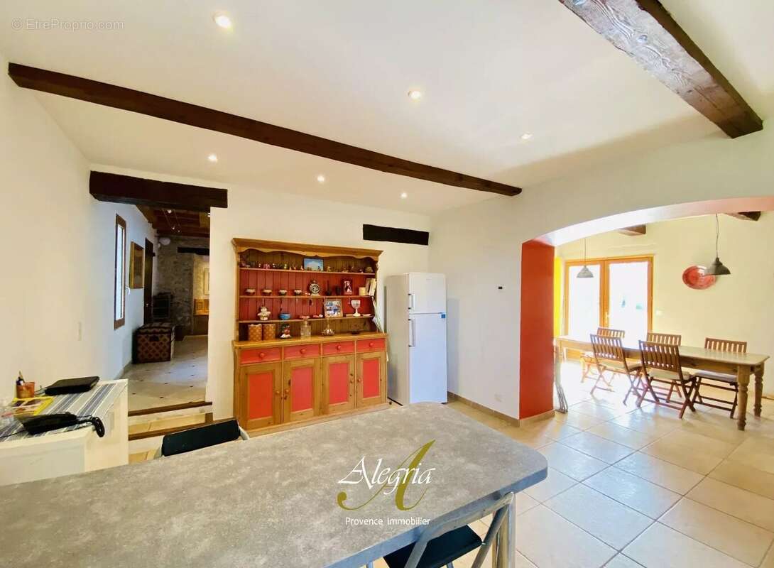 Maison à FOX-AMPHOUX